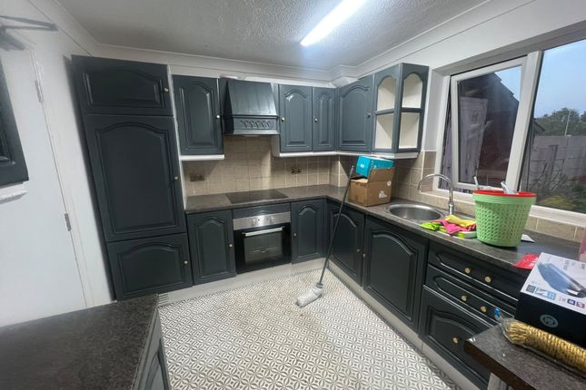22 Malkit Close, Walsall photo 4