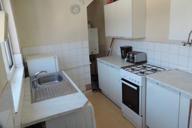 Thumbnail Flat to rent in Albany Road, Roath