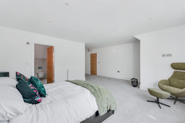 Bedroom 1_3.Jpeg
