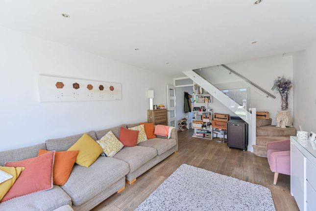 Linnet Mews, Nightingale Triangle photo 4
