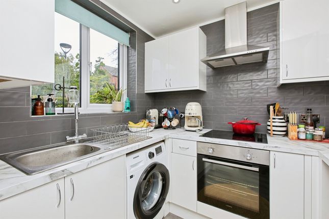 8, Wellington Crescent, DERBY photo 2
