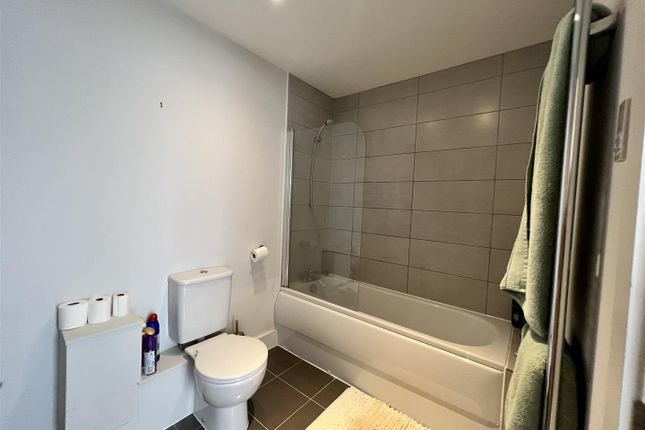 Yeadon House, 1, Glebe Mount, Pudsey photo 3