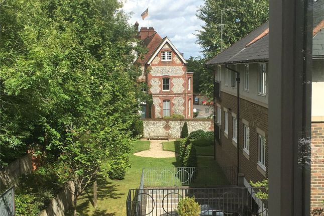 3 Sarum Court,, Sarum Road, Hampshire photo 3