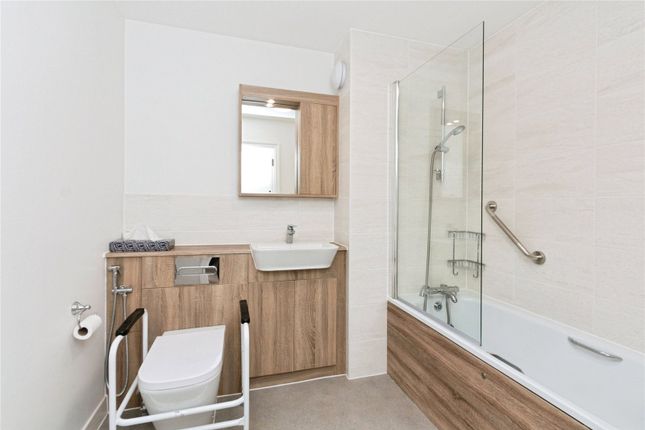 12 Austen Lodge,, London Road, Hampshire photo 4