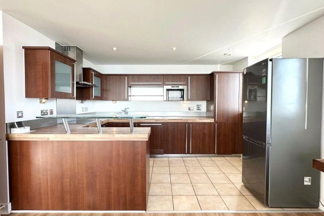 Flat 50 Coral Apartments, 17, Western Gateway, Canning Town photo 3