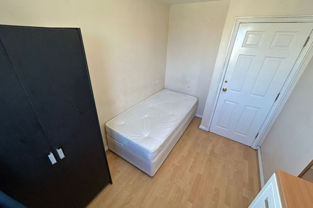 R4, 1, Battery Road, London photo 2