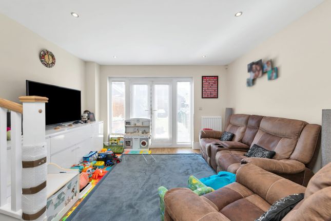 4 Orpington Road, Royston photo 4