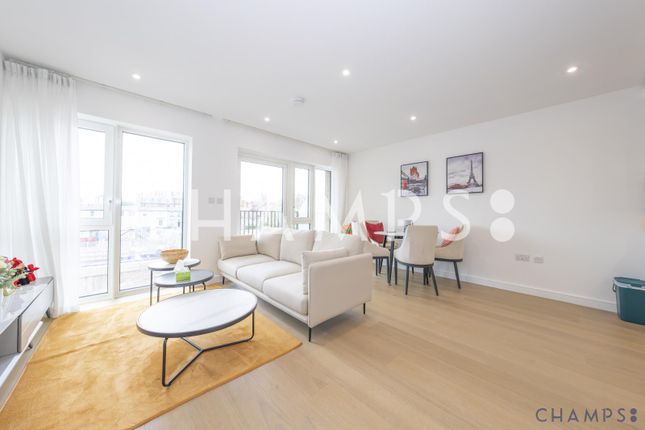 Thumbnail Flat to rent in Holland House, Fulham Reach