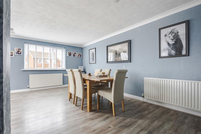 17, Windsor Crescent, Scunthorpe photo 4