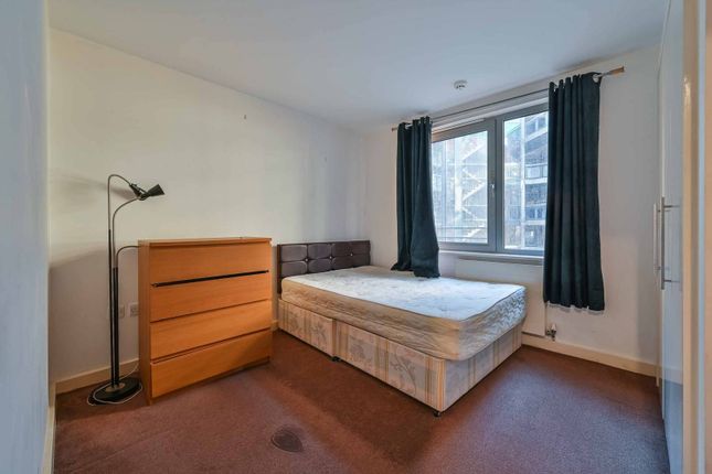 Flat for sale in Eden Grove, Holloway, London