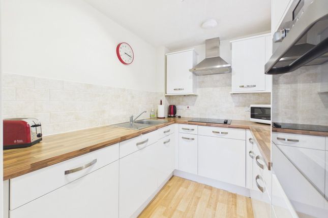 Beecham Lodge,Apartment 35, Somerford Road, Cirencester photo 4