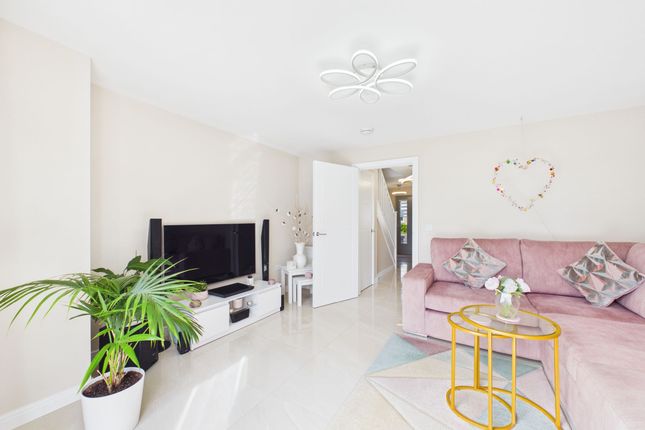 6 Birchwood Crescent, Glasgow photo 3