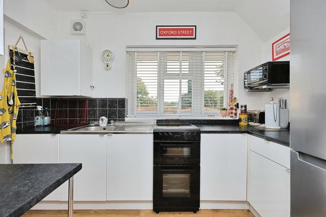 2, The Glebe, Fakenham photo 4