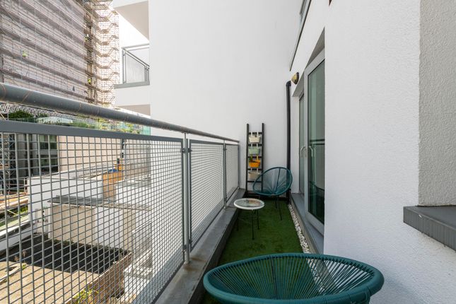 Flat 30, 17, Hardwicks Square, London photo 2