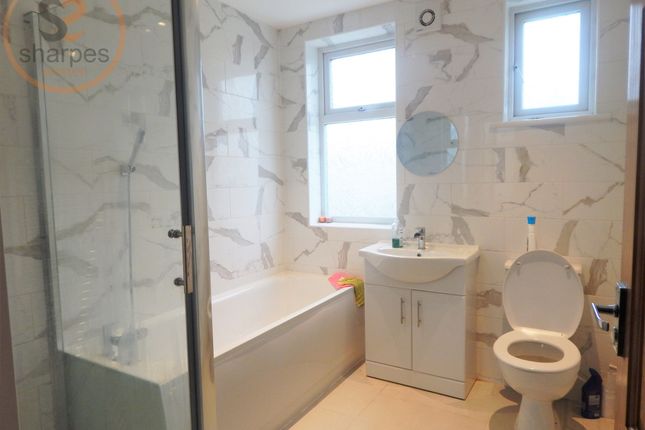40 Colwood Gardens, London photo 2