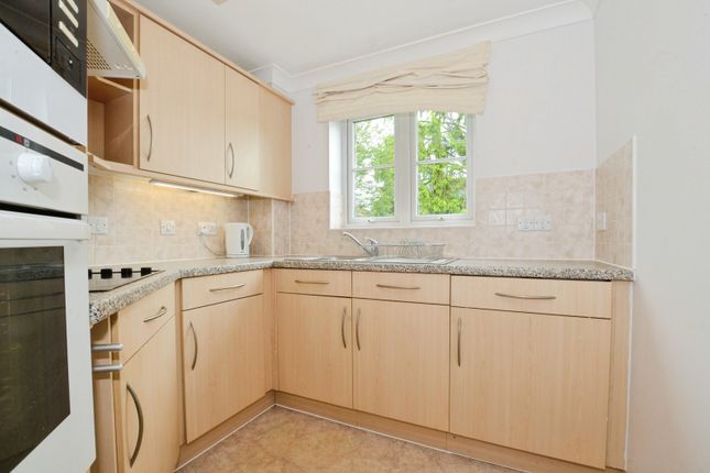 8, Pheasant Court, Watford photo 2