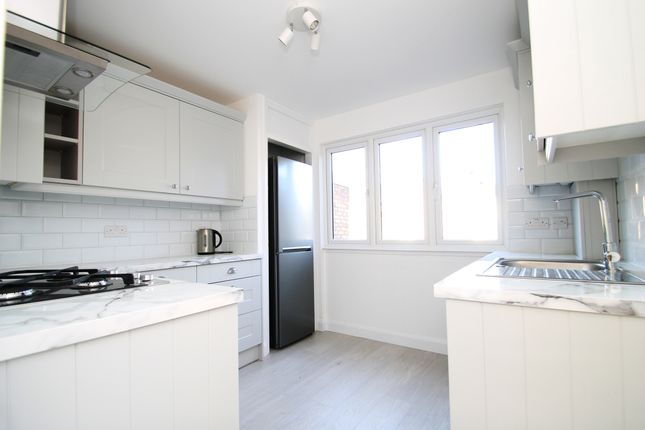 3-bed house on 58, Beckenham, £2,500/mo