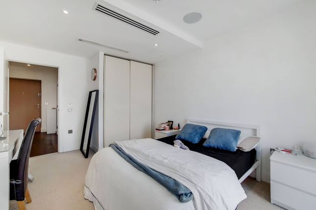 Flat to rent in Ingrebourne Apartments, Fulham, London