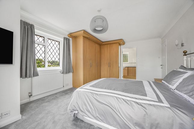 12 Lester Grove, High Wycombe photo 4