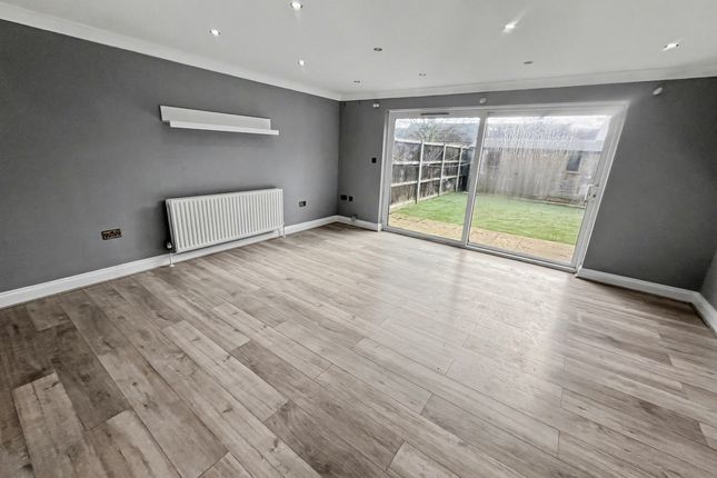 41, Bevis Close, Dartford photo 2
