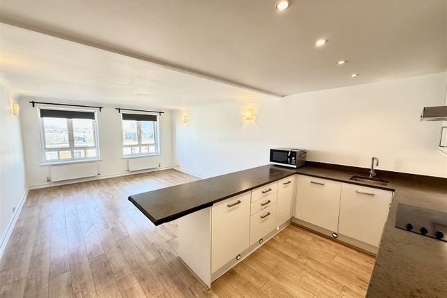 2-bed flat on Flat 27, Falcon Lodge, London, £575,000