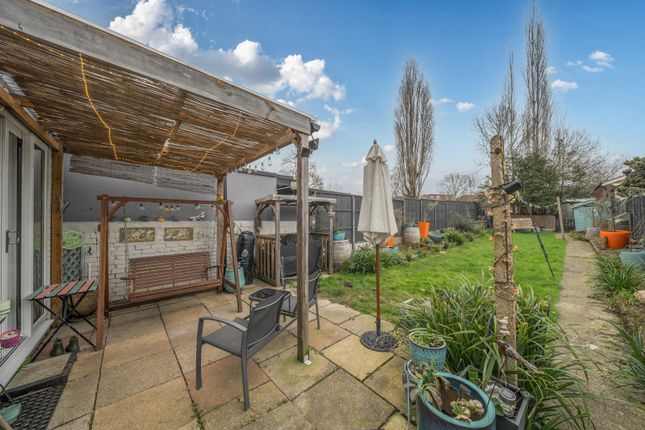 26, Roxeth Green Avenue, Harrow photo 4