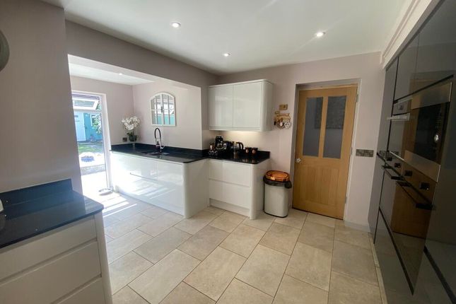 20, Barrow Drive, Taunton photo 3