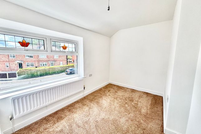 32, Nelson Drive, Salford photo 4