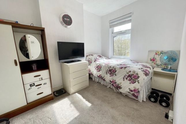 Terraced house for sale in Englands Lane, Dunstable