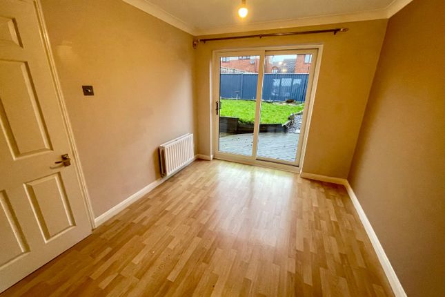 17 Charndon Close, Luton, Bedfordshire photo 3