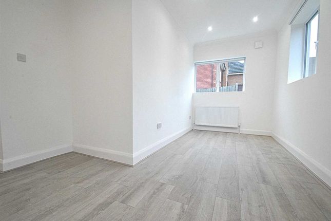 414a, Oakleigh Road North, London photo 3
