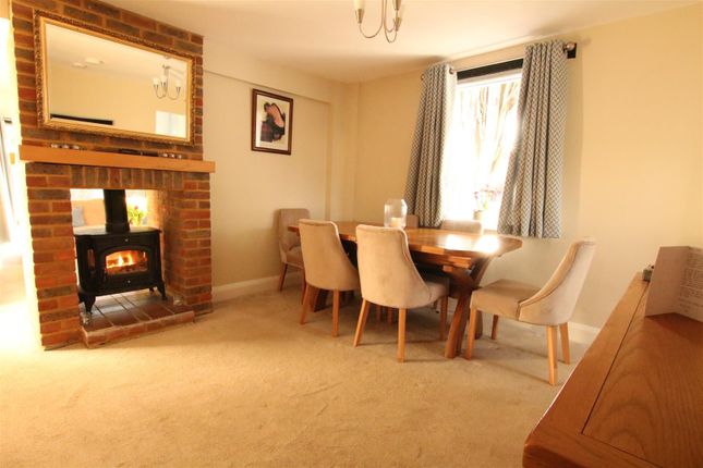 1 Thistle Cottages, Kingston Road, Leatherhead photo 2