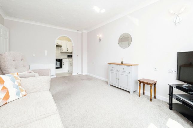 Flat for sale in Fentiman Way, Hornchurch