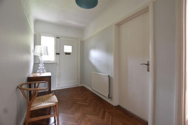 8 Hillside Road, Ashtead photo 4