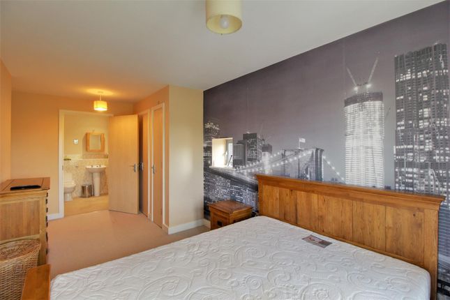 Flat for sale in North Point, Gloucester Docks