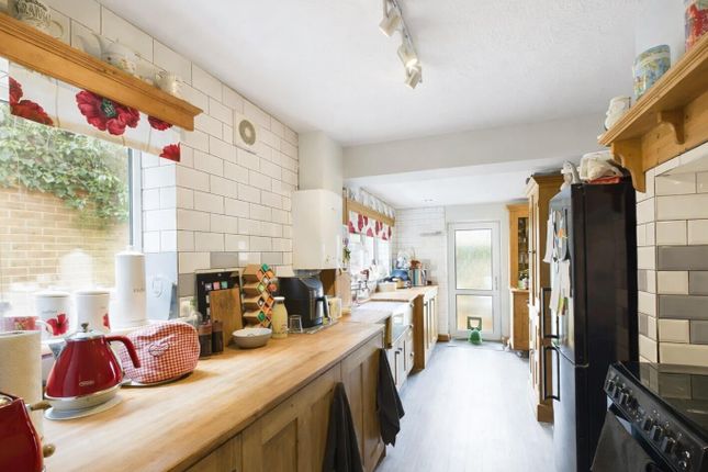 8, Brockenhurst Road, Aldershot photo 3