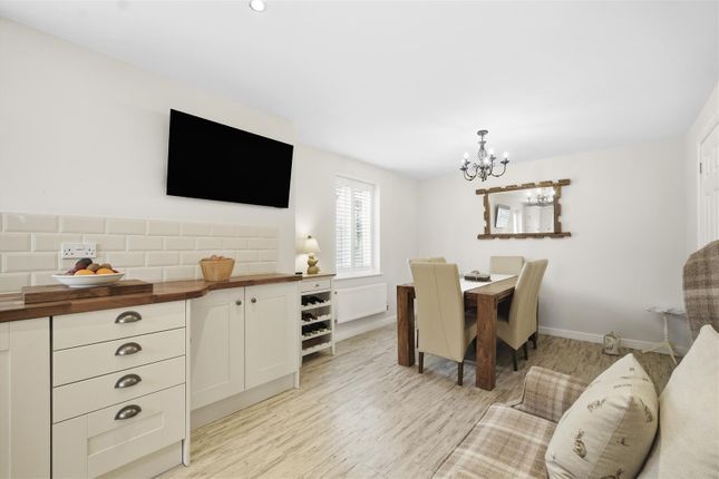39, Clos Henblas, Bridgend photo 4