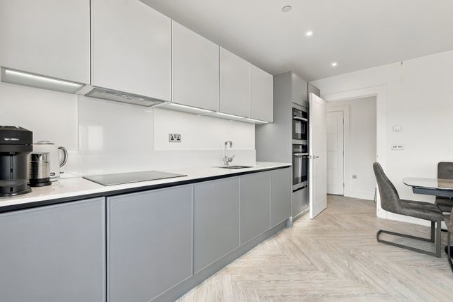 48 Jacquard Apartments,11 Courthouse Way, London photo 2