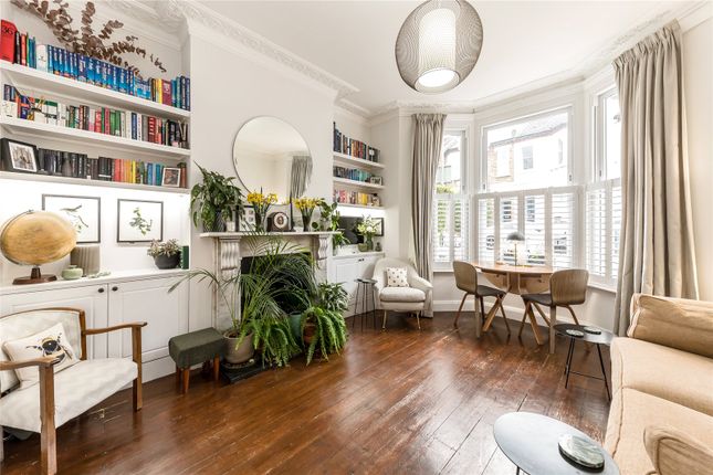 Flat for sale in Harbut Road, Clapham Junction, London