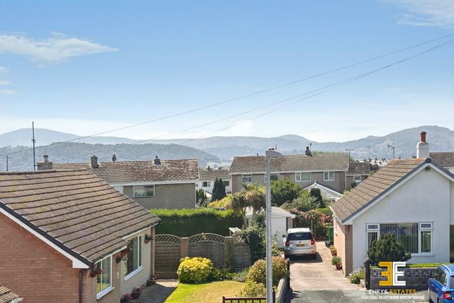 18, Cilgwyn, Llandudno Junction photo 2