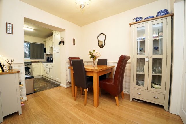 85, Henley Drive, Highworth, Swindon photo 4