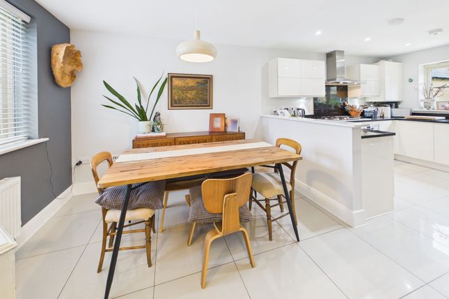 29 Mitchell Way, Cheltenham photo 2