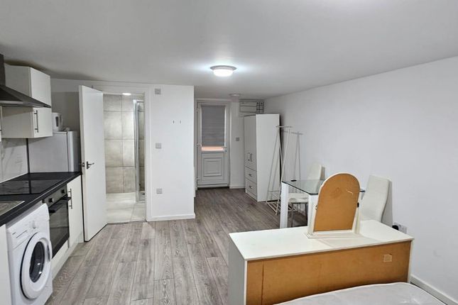 Garden Flat, 87A, Hood Avenue, London photo 5