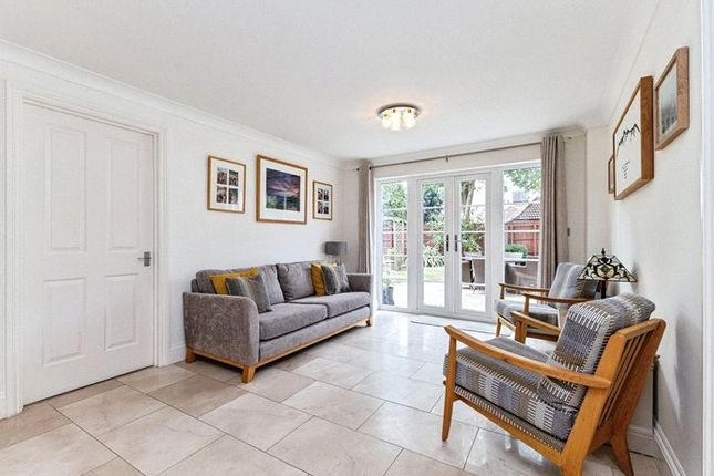 6, Willow Bridge Close, Carlton photo 4