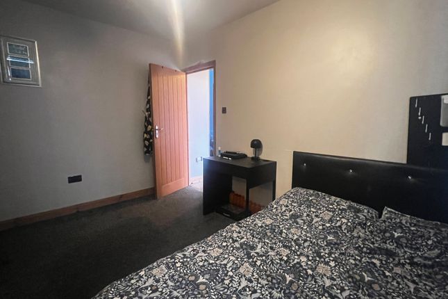 125, Waller Avenue, Luton photo 2