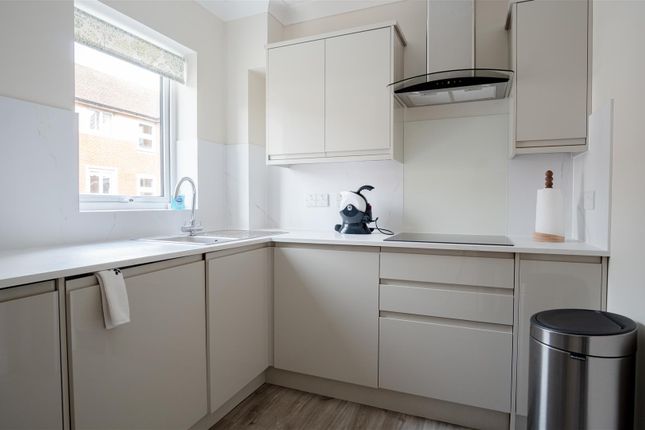 6 Ashfields, Alma Road, Reigate photo 3
