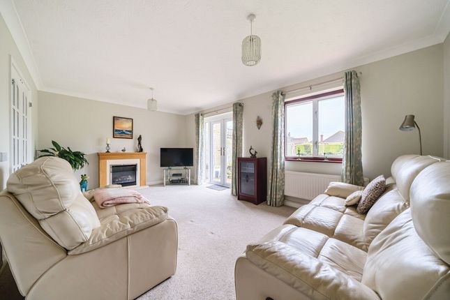 11 Lodge Close, Bognor Regis photo 4