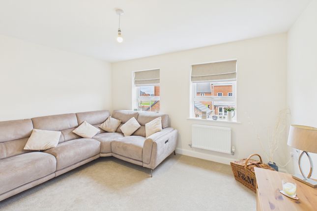 34 Steersman Lane, Aylesbury photo 4