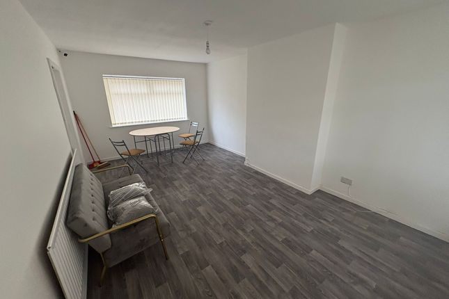 8 Lime Tree Road, Walsall photo 4