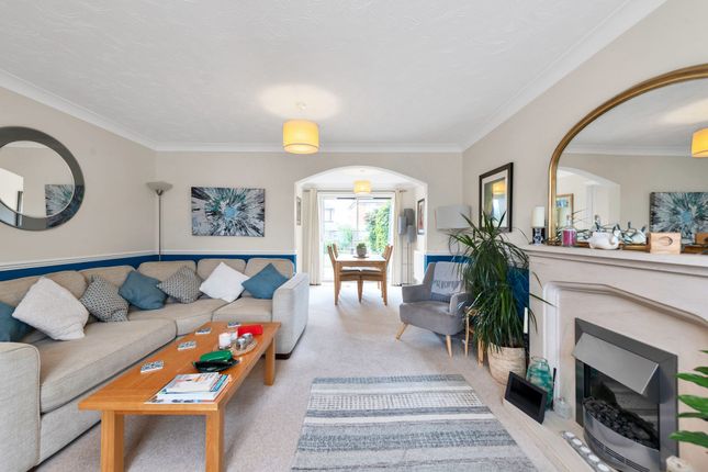 3 Armingford Crescent, Royston photo 2